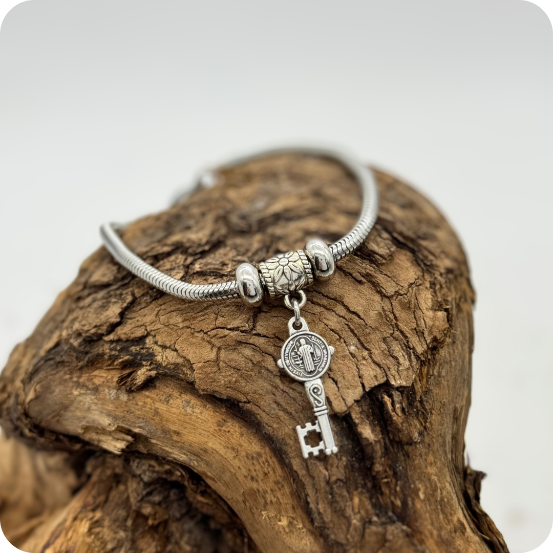 Pulsera llave de San Benito