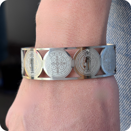 Brazalete poderoso San Benito