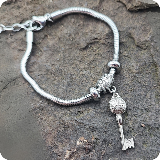 Pulsera llave de San Benito