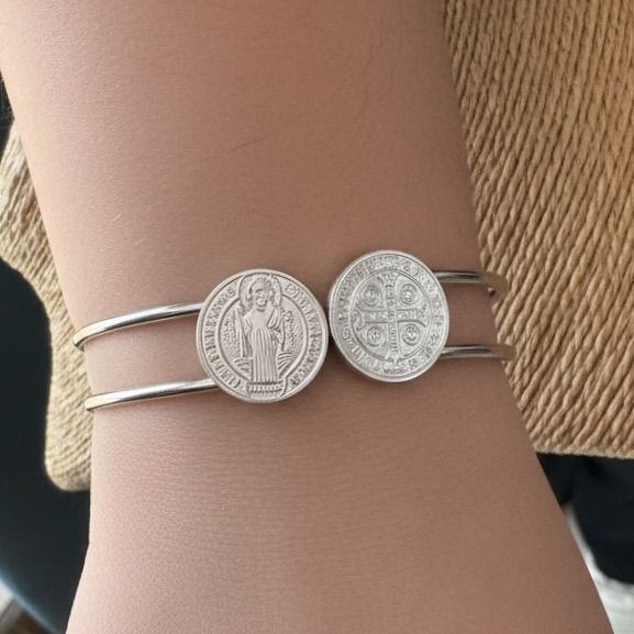 Brazalete poderoso San Benito